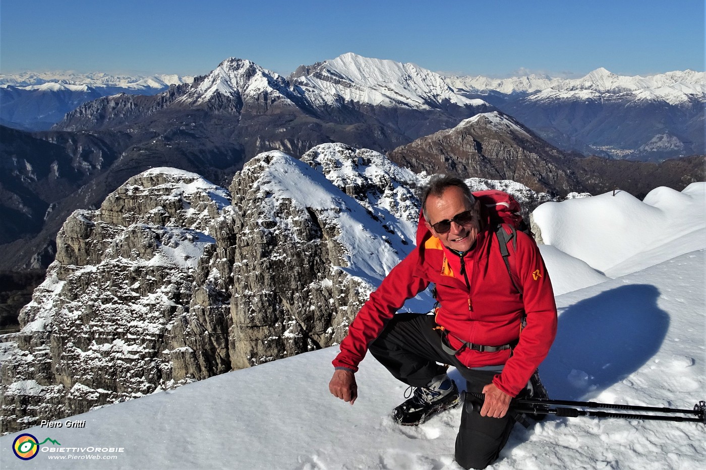 05 Dalla vetta del Resegone vista sulle Punte Stoppani-Manzoni e il Dente e verso le Grigne.JPG